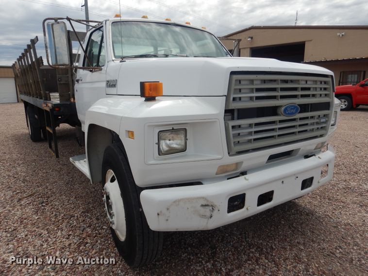 image for item FA9365 1993 Ford F700  flatbed truck