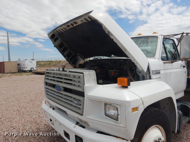 image for item FA9365 1993 Ford F700  flatbed truck