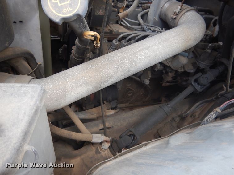 image for item FA9365 1993 Ford F700  flatbed truck