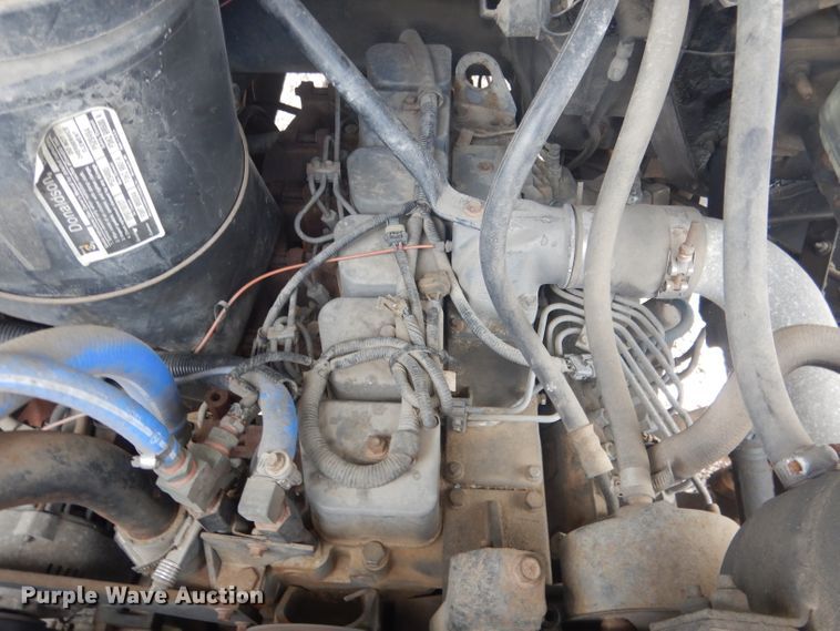 image for item FA9365 1993 Ford F700  flatbed truck
