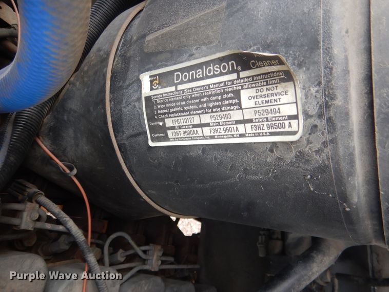 image for item FA9365 1993 Ford F700  flatbed truck