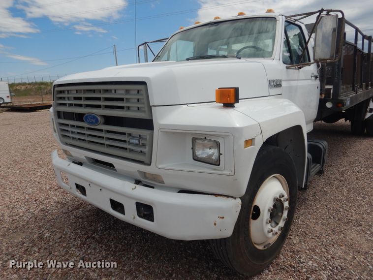 image for item FA9365 1993 Ford F700  flatbed truck