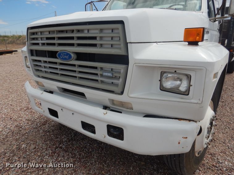 image for item FA9365 1993 Ford F700  flatbed truck