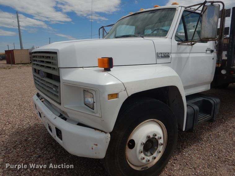 image for item FA9365 1993 Ford F700  flatbed truck