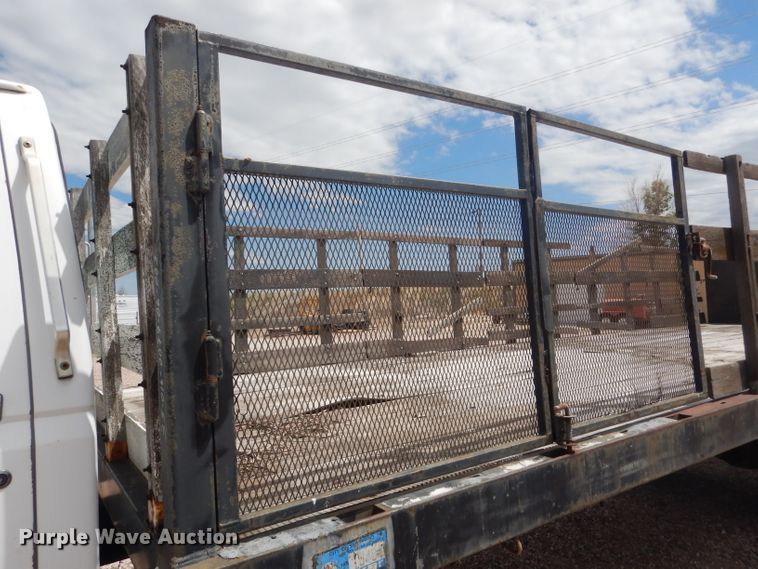 image for item FA9365 1993 Ford F700  flatbed truck