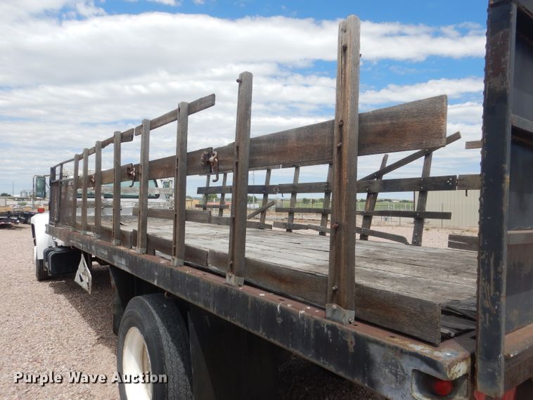 image for item FA9365 1993 Ford F700  flatbed truck