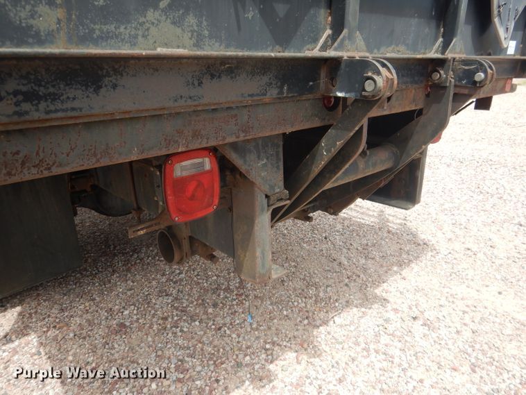 image for item FA9365 1993 Ford F700  flatbed truck
