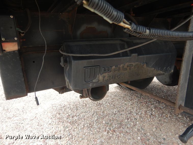 image for item FA9365 1993 Ford F700  flatbed truck