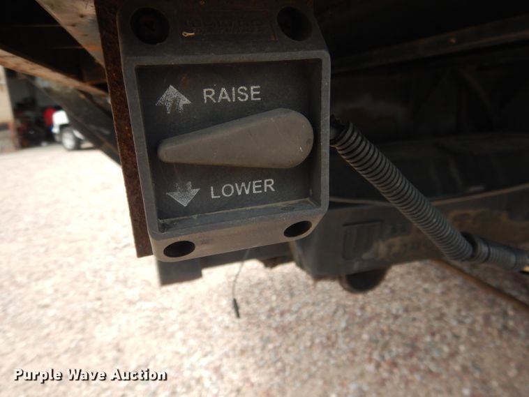 image for item FA9365 1993 Ford F700  flatbed truck