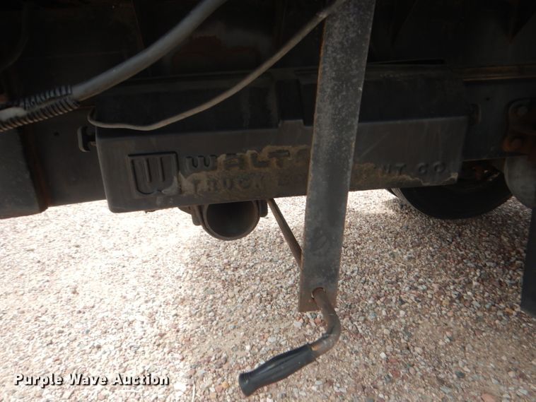 image for item FA9365 1993 Ford F700  flatbed truck