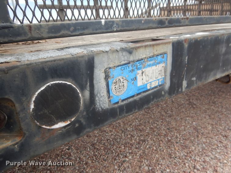image for item FA9365 1993 Ford F700  flatbed truck