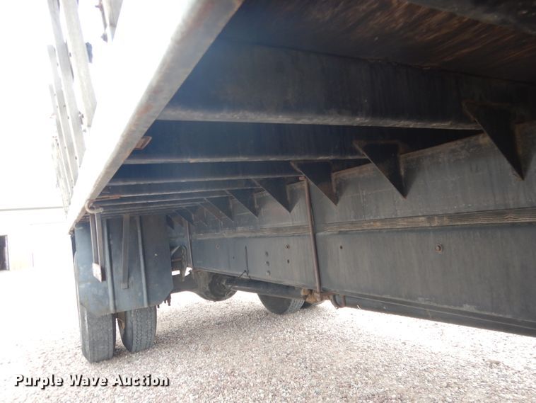 image for item FA9365 1993 Ford F700  flatbed truck