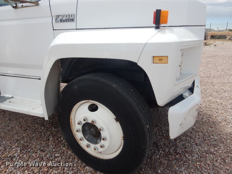 image for item FA9365 1993 Ford F700  flatbed truck