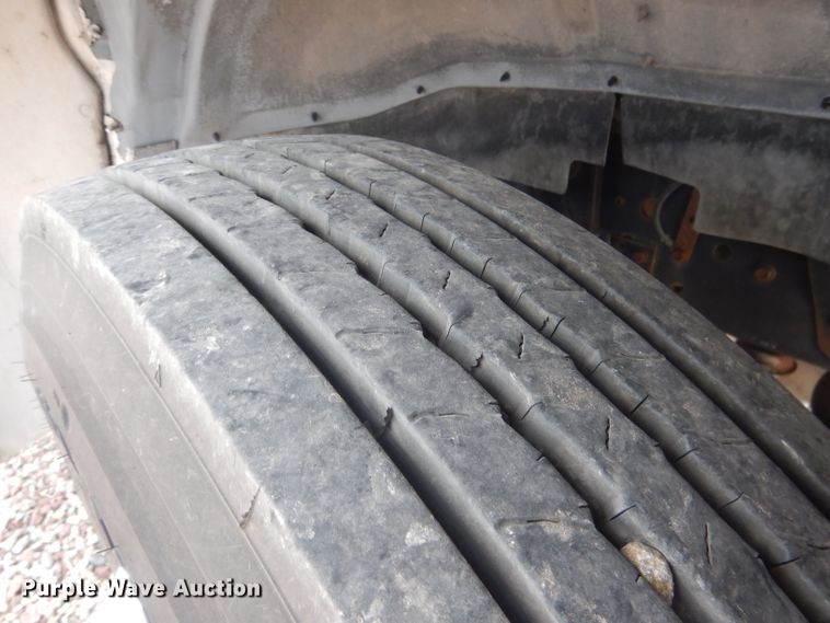 image for item FA9365 1993 Ford F700  flatbed truck
