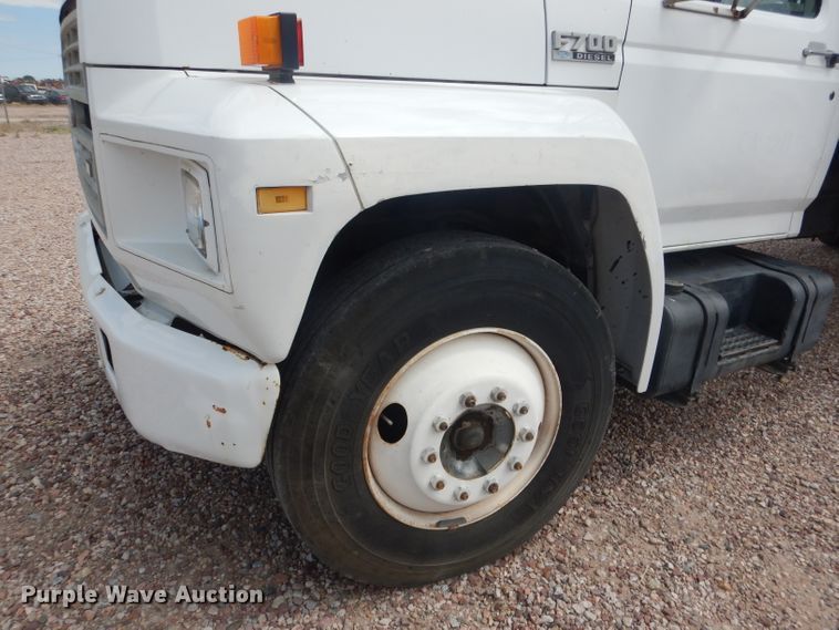 image for item FA9365 1993 Ford F700  flatbed truck