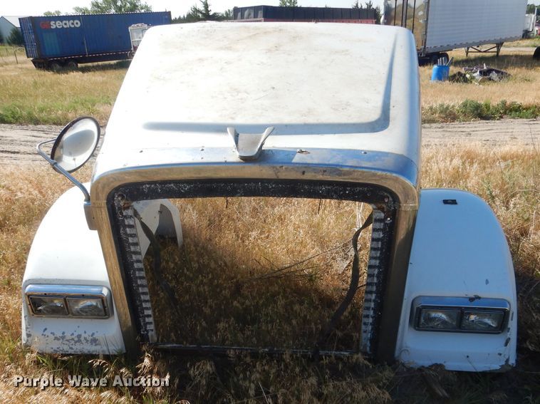 image for item FA9368 (2) Freightliner Classic hoods