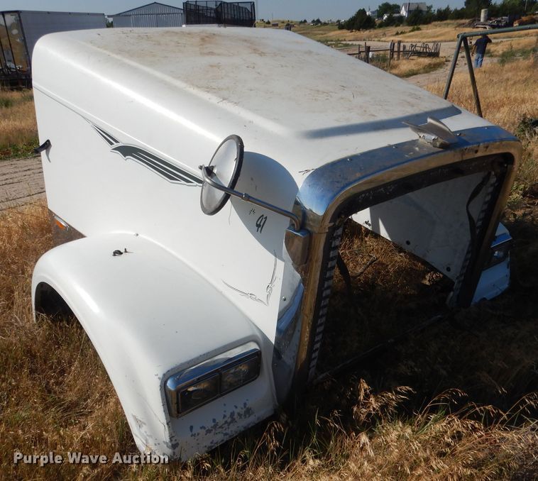 image for item FA9368 (2) Freightliner Classic hoods