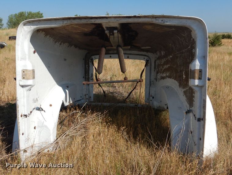 image for item FA9368 (2) Freightliner Classic hoods