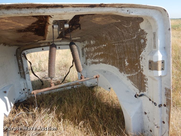 image for item FA9368 (2) Freightliner Classic hoods