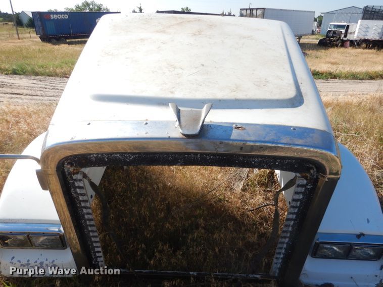 image for item FA9368 (2) Freightliner Classic hoods