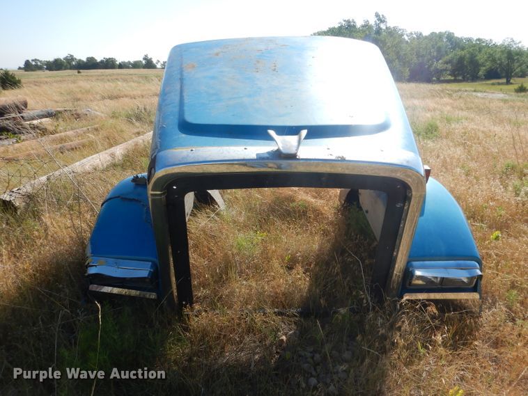 image for item FA9368 (2) Freightliner Classic hoods