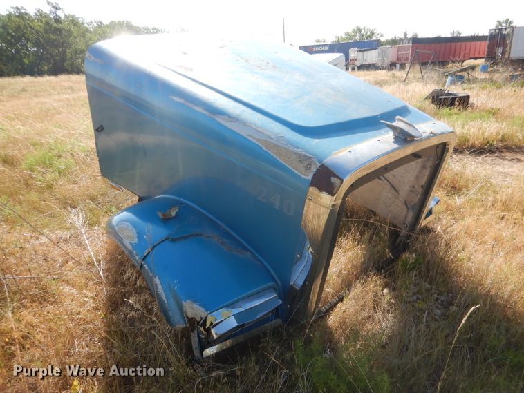 image for item FA9368 (2) Freightliner Classic hoods