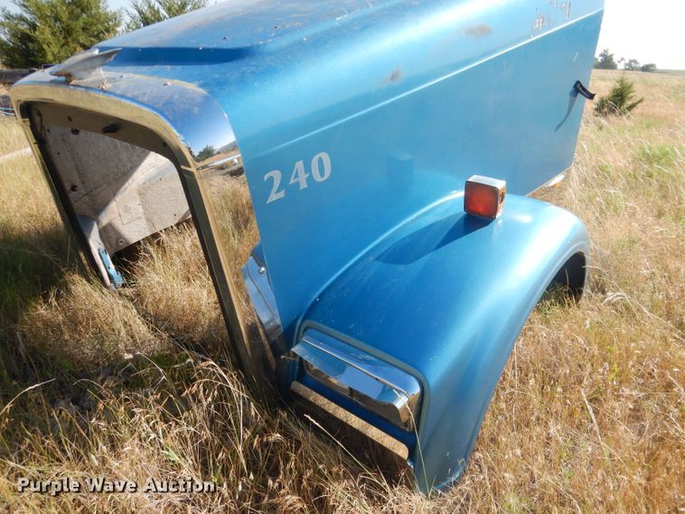 image for item FA9368 (2) Freightliner Classic hoods