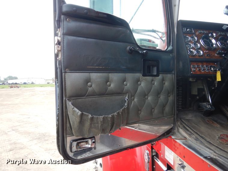 image for item FK9259 1999 Kenworth W900  semi truck