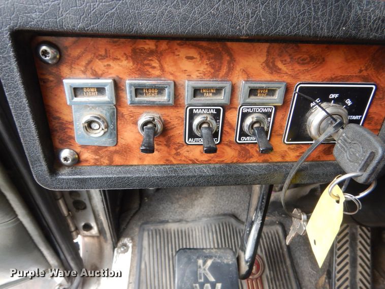 image for item FK9259 1999 Kenworth W900  semi truck