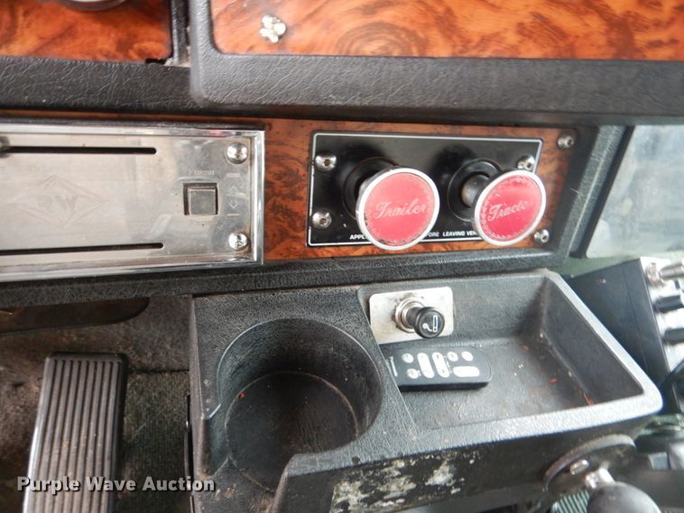 image for item FK9259 1999 Kenworth W900  semi truck