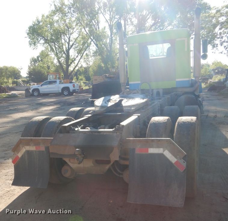 image for item FK9397 1988 Kenworth T600  semi truck