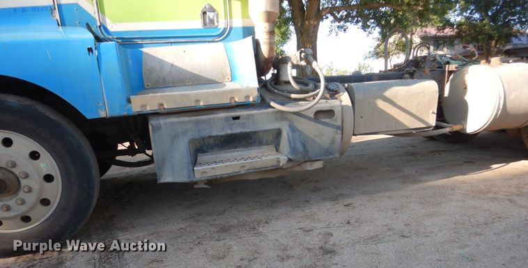 image for item FK9397 1988 Kenworth T600  semi truck