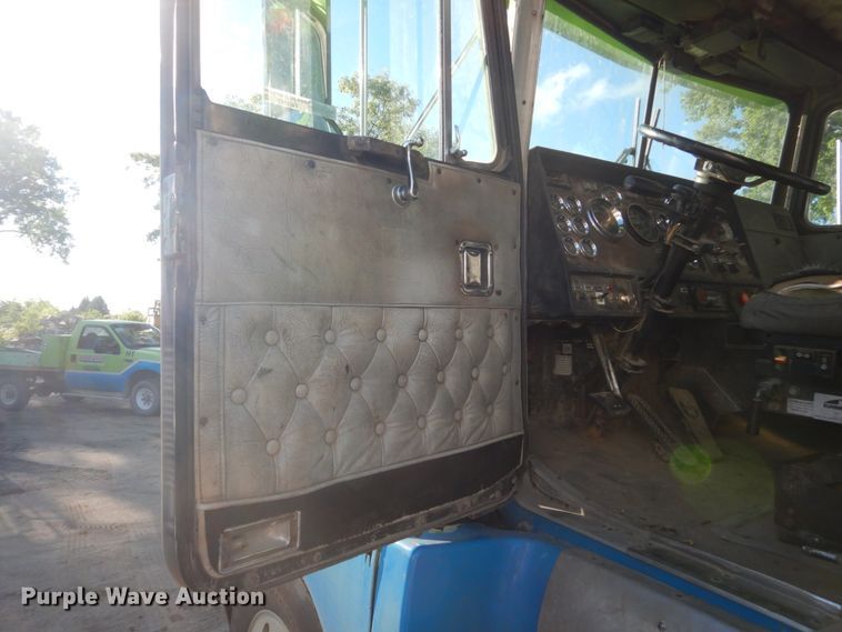 image for item FK9397 1988 Kenworth T600  semi truck