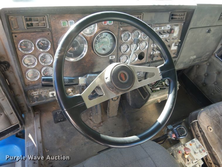 image for item FK9397 1988 Kenworth T600  semi truck