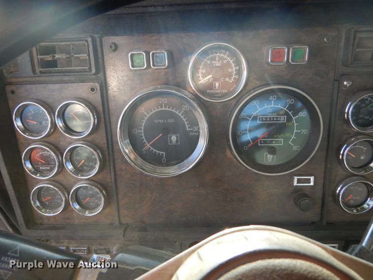 image for item FK9397 1988 Kenworth T600  semi truck