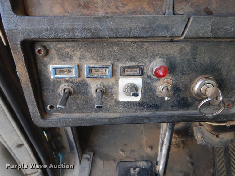 image for item FK9397 1988 Kenworth T600  semi truck