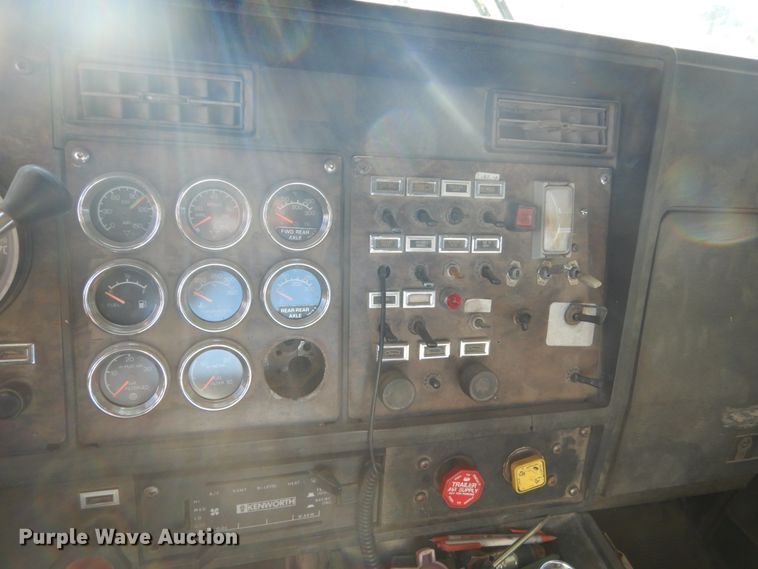 image for item FK9397 1988 Kenworth T600  semi truck