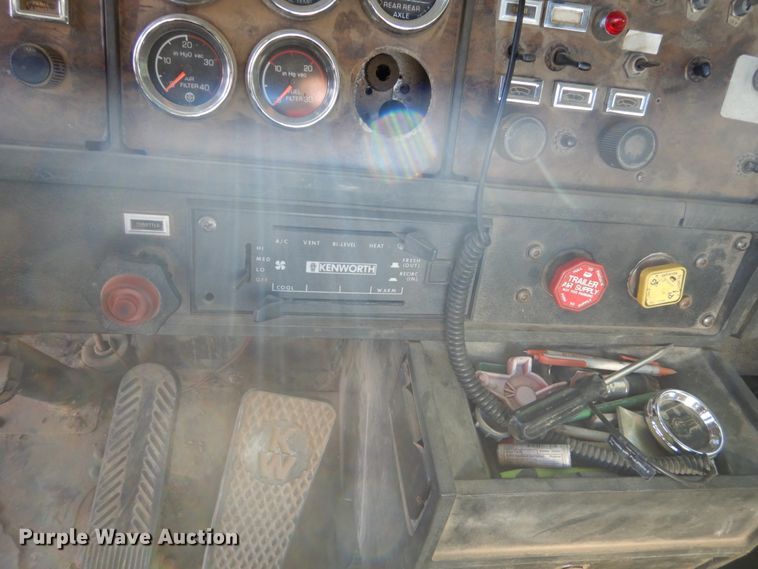 image for item FK9397 1988 Kenworth T600  semi truck