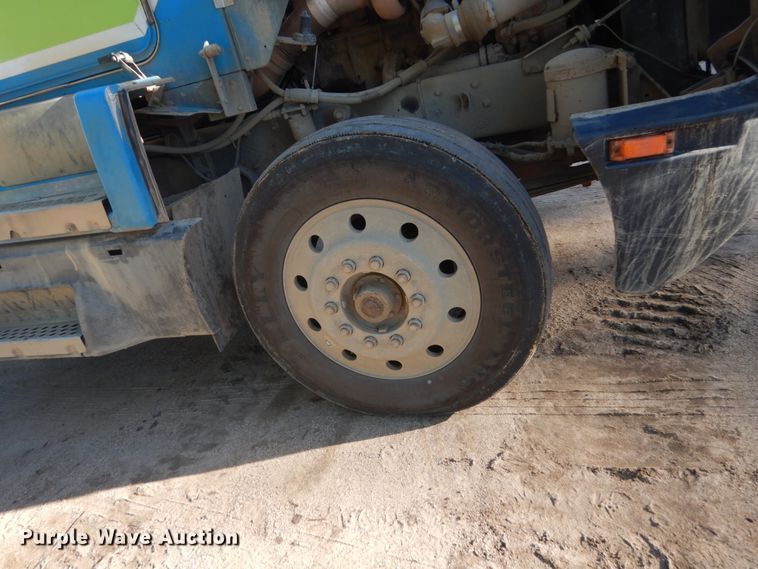 image for item FK9397 1988 Kenworth T600  semi truck