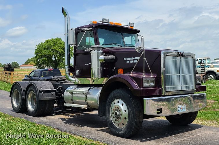 image for item FX9521 1993 Western Star 4900  semi truck