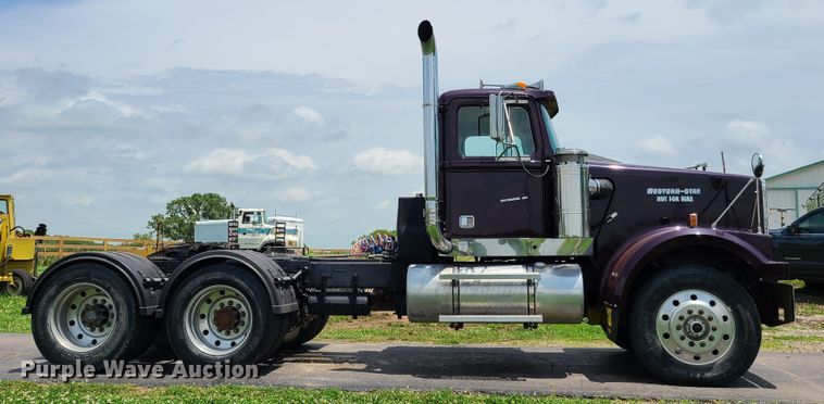 image for item FX9521 1993 Western Star 4900  semi truck