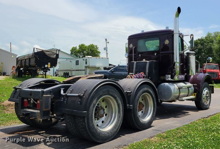 image for item FX9521 1993 Western Star 4900  semi truck