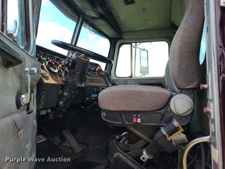 image for item FX9521 1993 Western Star 4900  semi truck