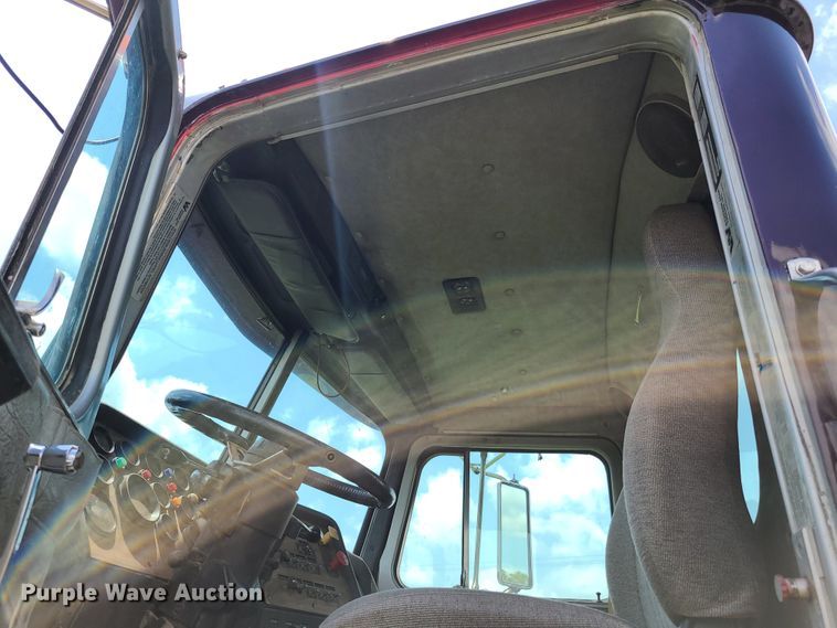 image for item FX9521 1993 Western Star 4900  semi truck