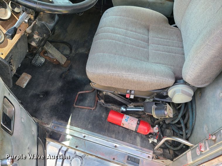 image for item FX9521 1993 Western Star 4900  semi truck