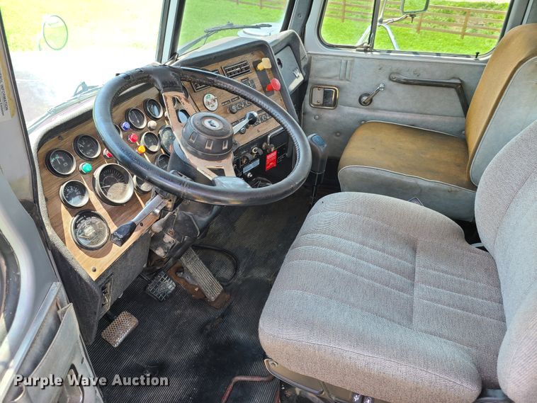 image for item FX9521 1993 Western Star 4900  semi truck