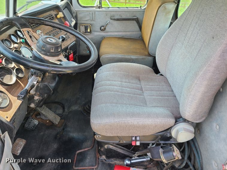 image for item FX9521 1993 Western Star 4900  semi truck