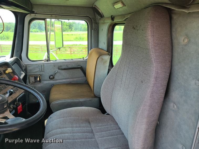 image for item FX9521 1993 Western Star 4900  semi truck