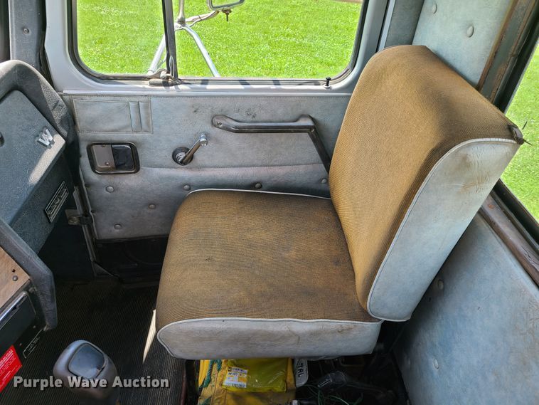 image for item FX9521 1993 Western Star 4900  semi truck