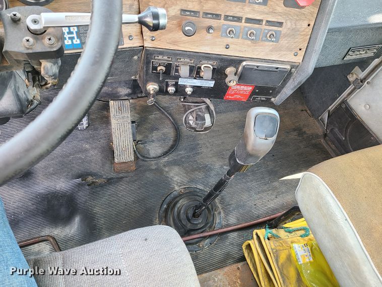 image for item FX9521 1993 Western Star 4900  semi truck